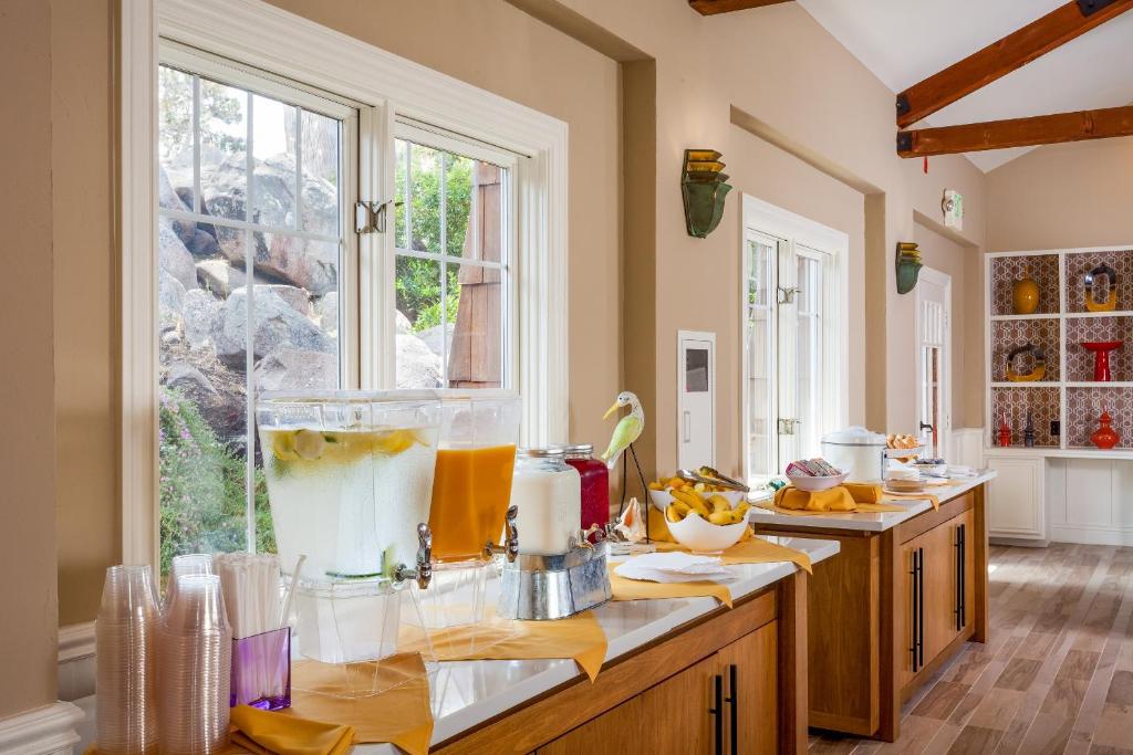 Lighthouse Lodge & Cottages Photo 23