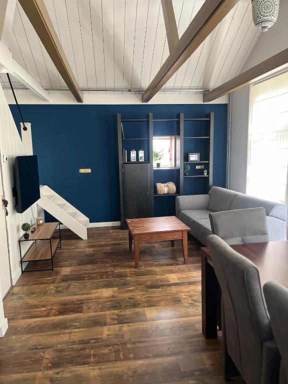 Apartment with wide views, Pingjum