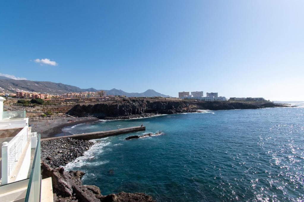 Lovely 1 Bedroom Apartment With Sea Views - 3