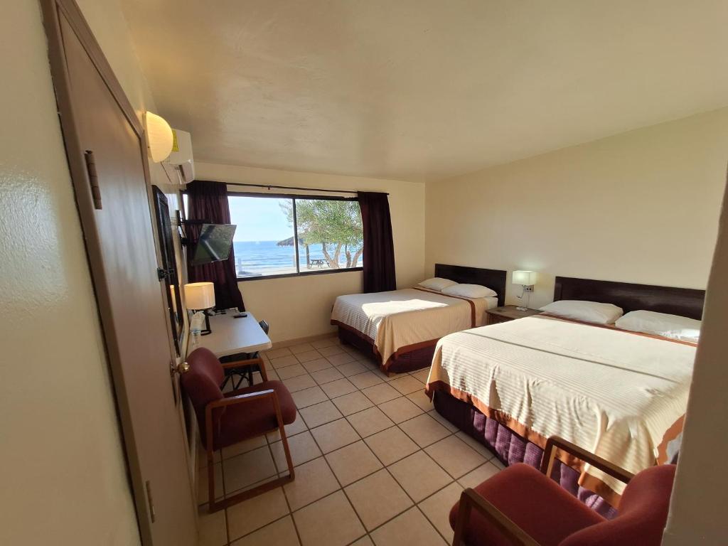 #39 Bungalow Seaside Hotel & Victors RV Park - 4