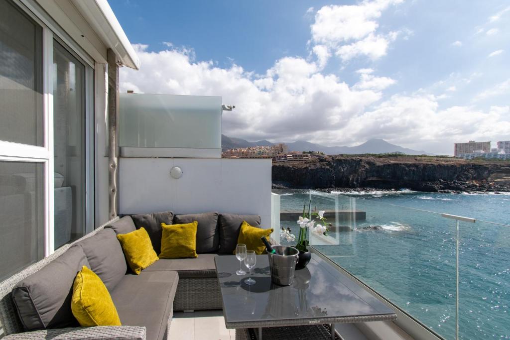 Lovely 1 Bedroom Apartment With Sea Views - 2