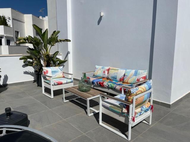 Sunny penthouse beach apartment with panoramic views - 3