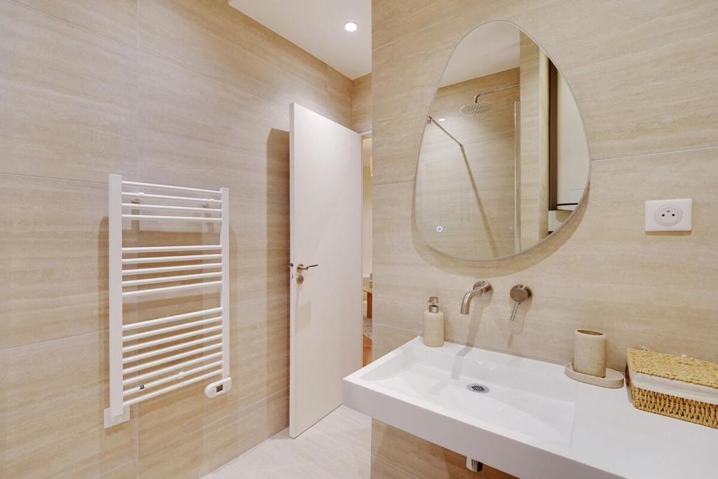 Appartement haut de gamme avec 2 salles de bains et climatisation au cœur du Marais - 5