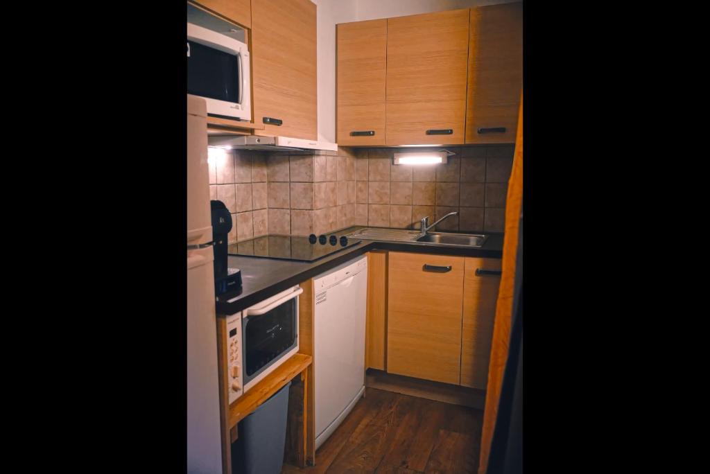 studio chic redécoré avec soin, idéal couples familles ou entre amis,parfait pour cure thermale ou séjour ski, wifi 180 chaines tv parking couvert - 5
