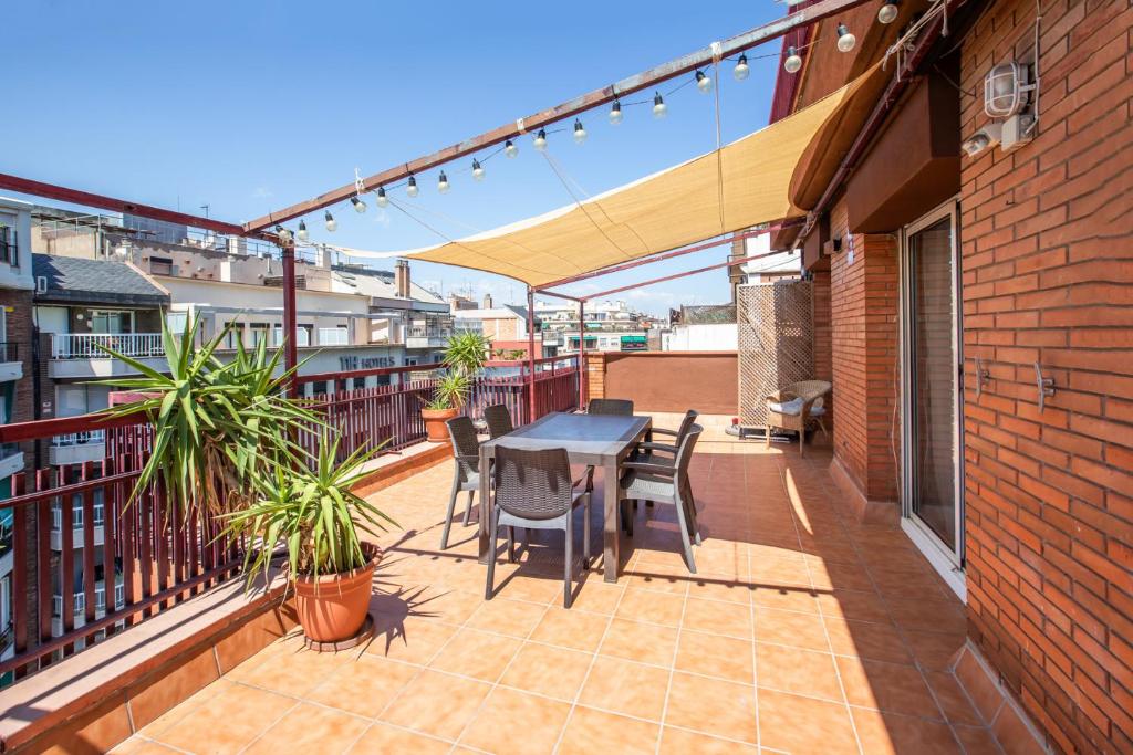 7CROM1130 - 2BD Eixample with a big terrace, Barcelona