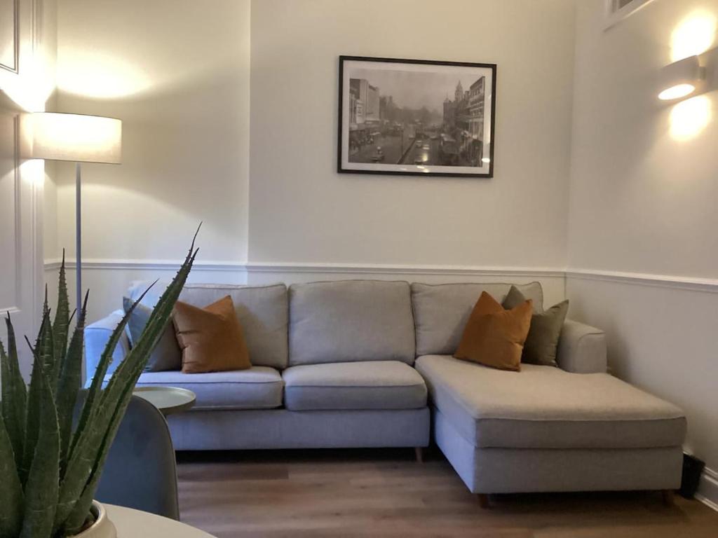 Ladbroke Grove Station -Stunning, Stylish Brand new apartment, Londýn