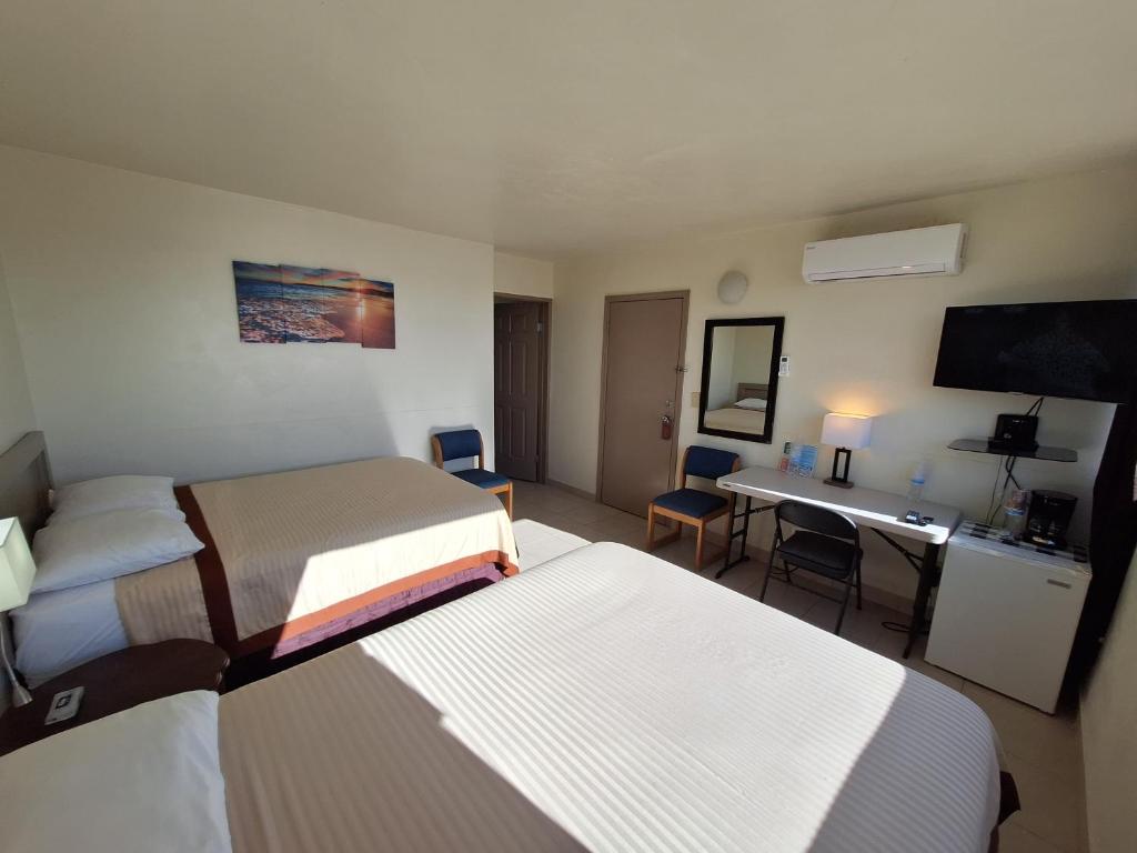 #33 Bungalow Seaside Hotel & Victors RV Park - 3