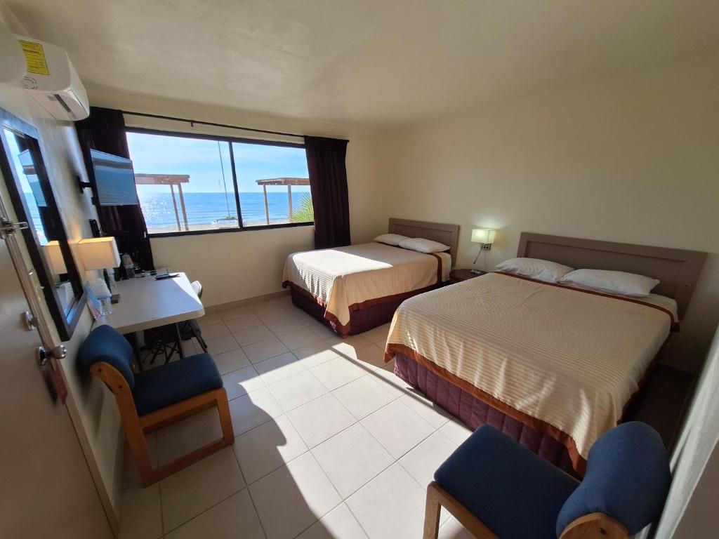 #33 Bungalow Seaside Hotel & Victors RV Park - 2