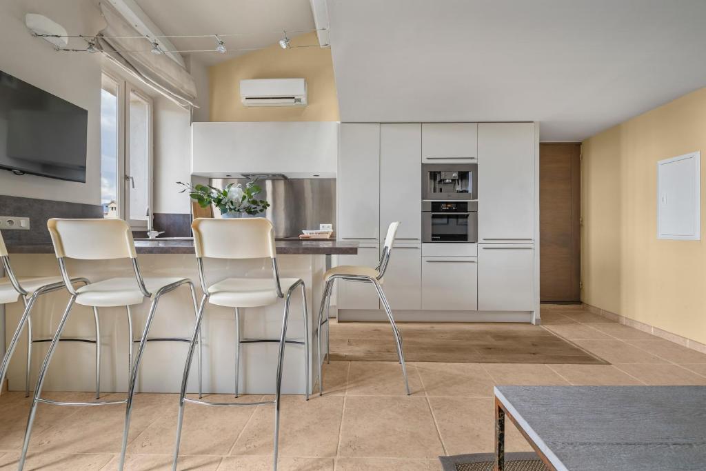 Charming 2-Bed Appartment in Mougins near Cannes - 5