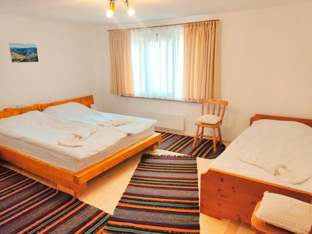 Калиновата къща, Stoykite