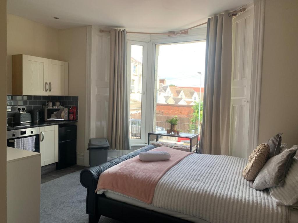 155 Studio 1 - Uplands, Swansea