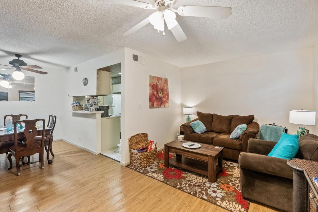 Cozy Hidden Cove, Corpus Christi