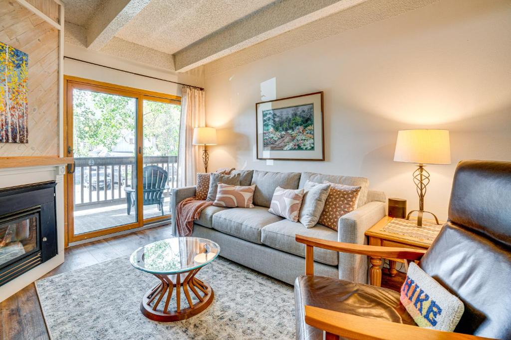 2 Blocks to Main St Downtown Frisco Condo 전경