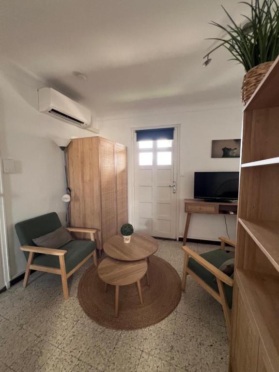 Studio avec balcon donnant sur les Arènes d’Arles - 4