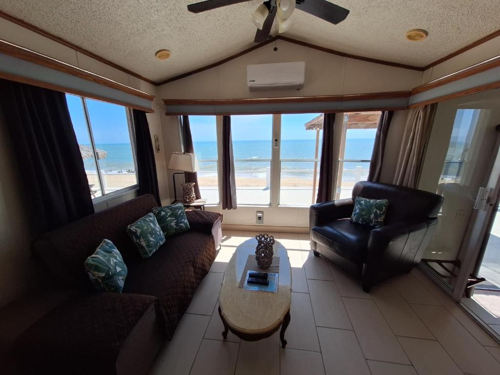 6 &14 Equipped Beach House Seaside Hotel - 4