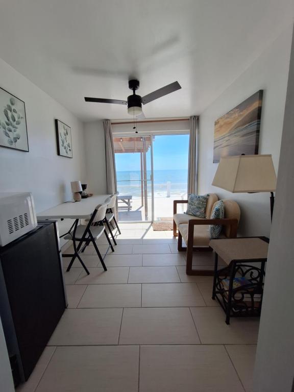 #7 Beach Front Private Room - 2