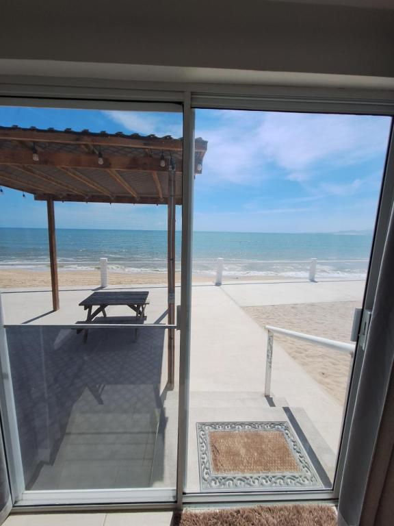#7 Beach Front Private Room - 5