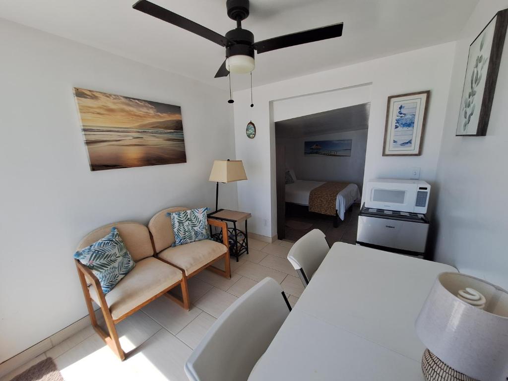 #7 Beach Front Private Room - 3