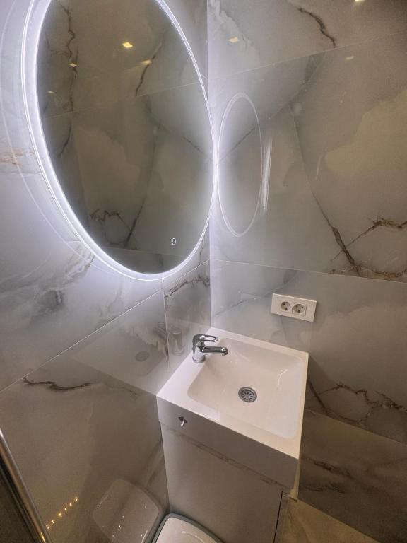Amber Lux Studio - Airport - FREE PARKING - 5