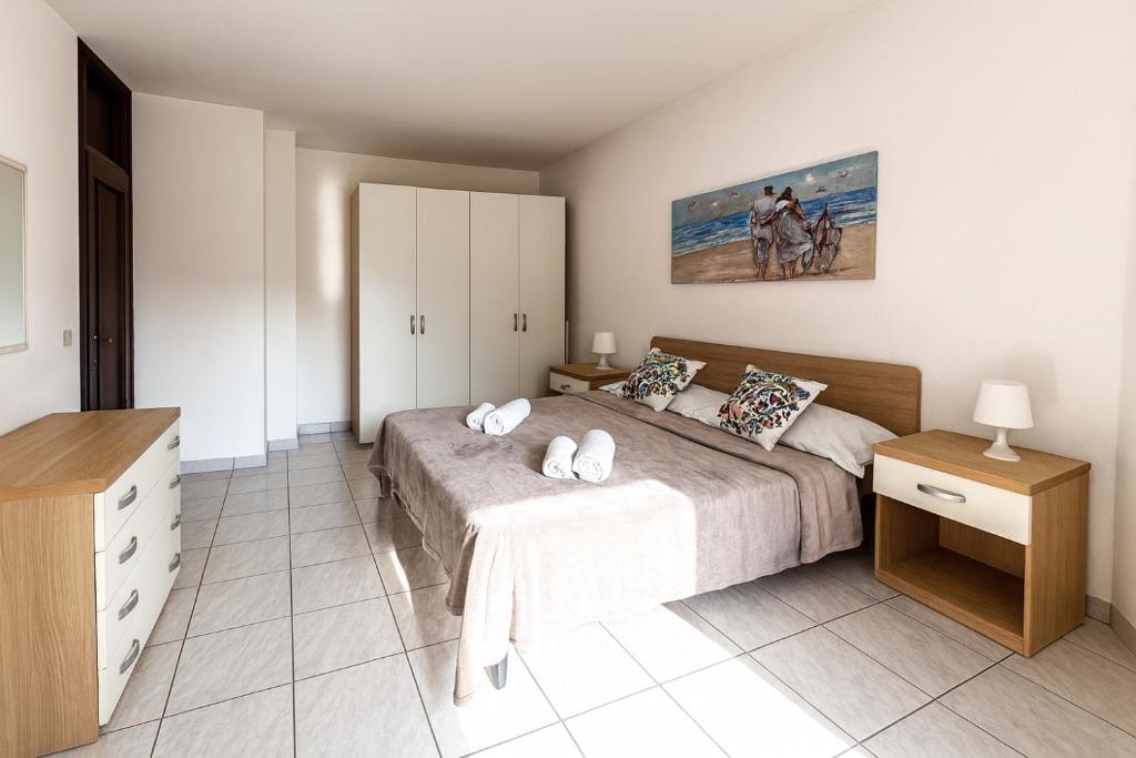 Sunny apartment by the beach - 2