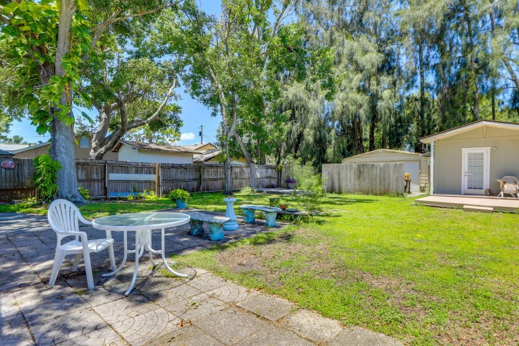 Private Yard and Patio Studio in Pinellas Park, St Petersburg