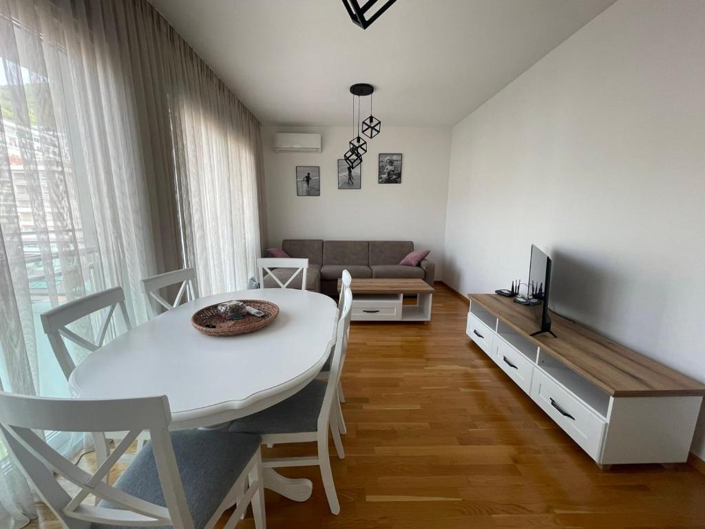 Apartman Zlatni dan - zgrada Idea - Bečići - 2
