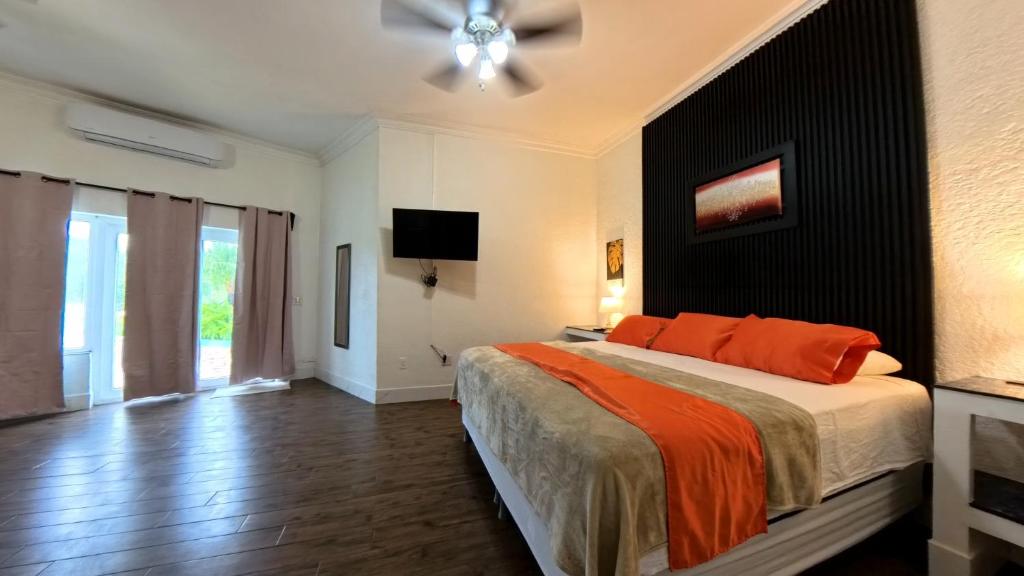 West End Dive Resort, West End