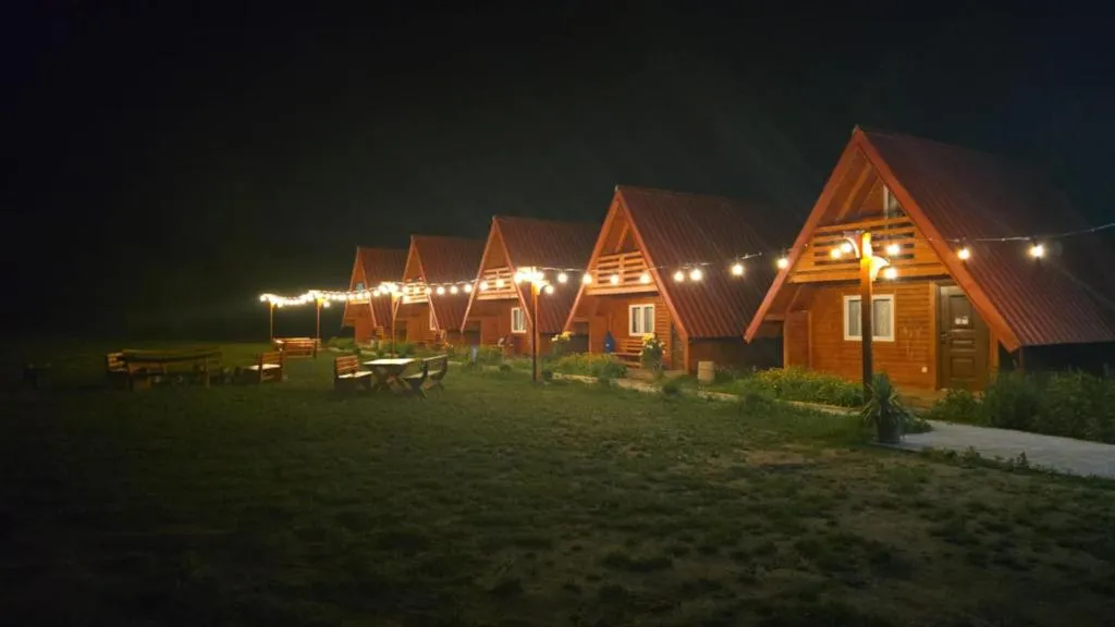 Ekoo katun Jezerca, hotel en Vusanje