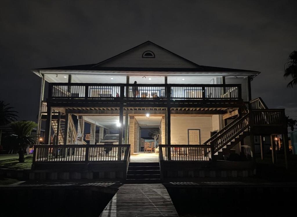 Sunset Vibes & Waterfront Tides, Hitchcock