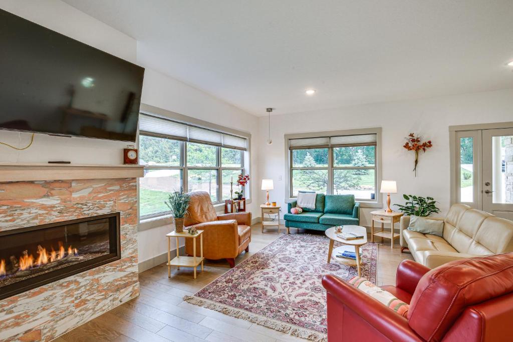 New Home in Pine Island with Yard!, Pine Island