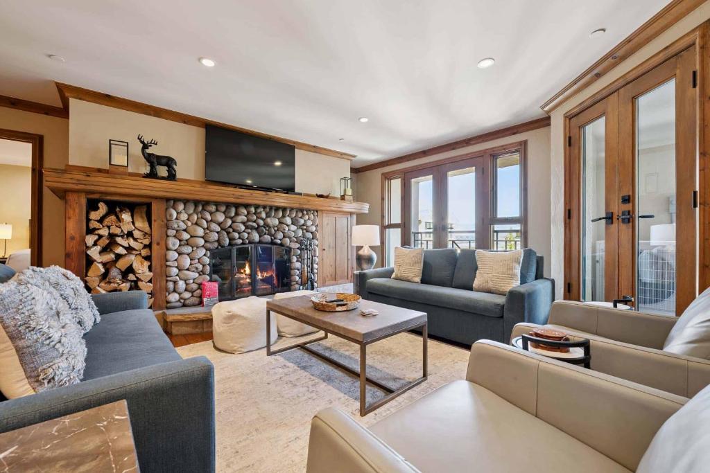 Hyatt Condominium 01 by East West Hospitality, Beaver Creek