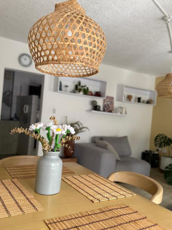 Amplia habitación con balcón y baño privado - 5