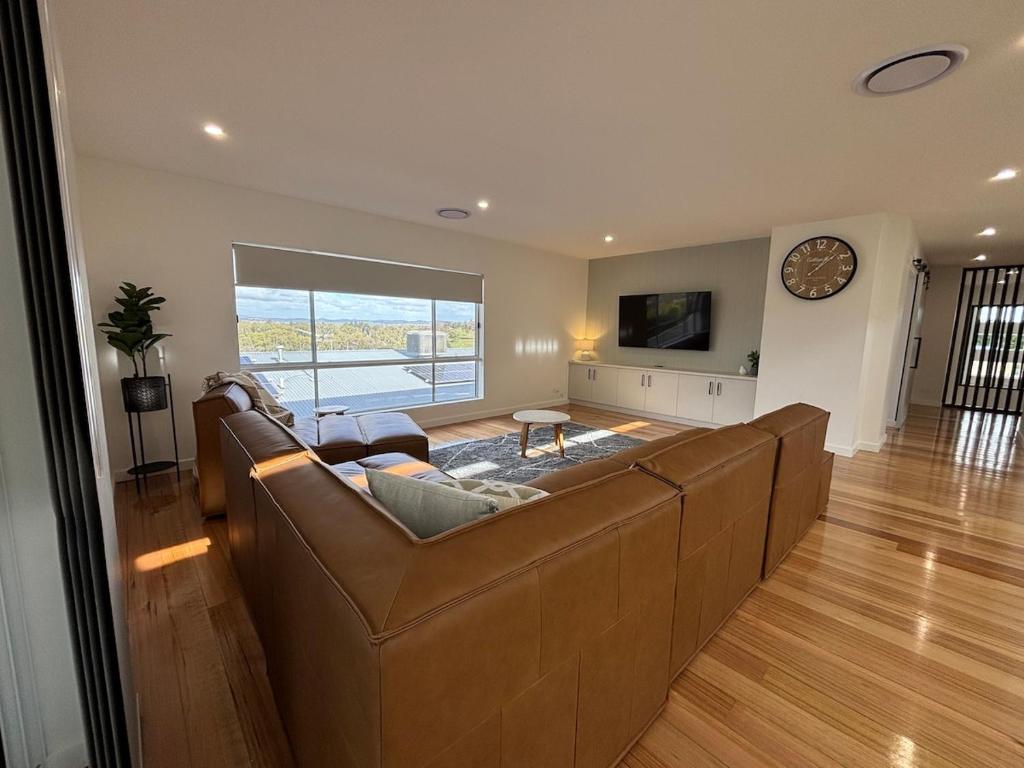 Samson Sleeps 10, North Wagga