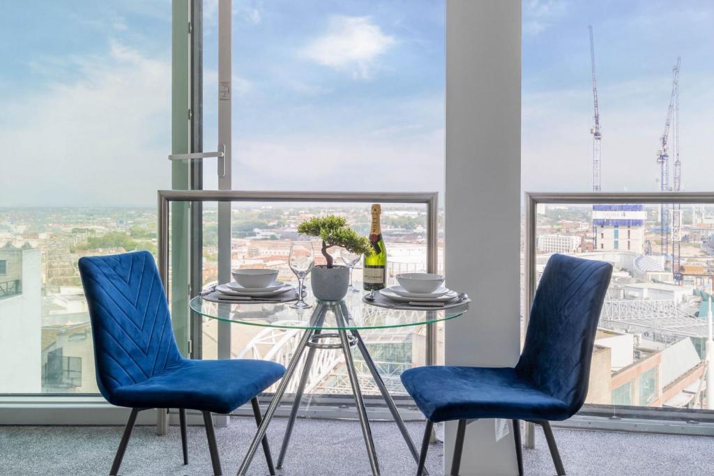 Birmingham Rotunda View by Bull Ring with Free Parking, Birmingham