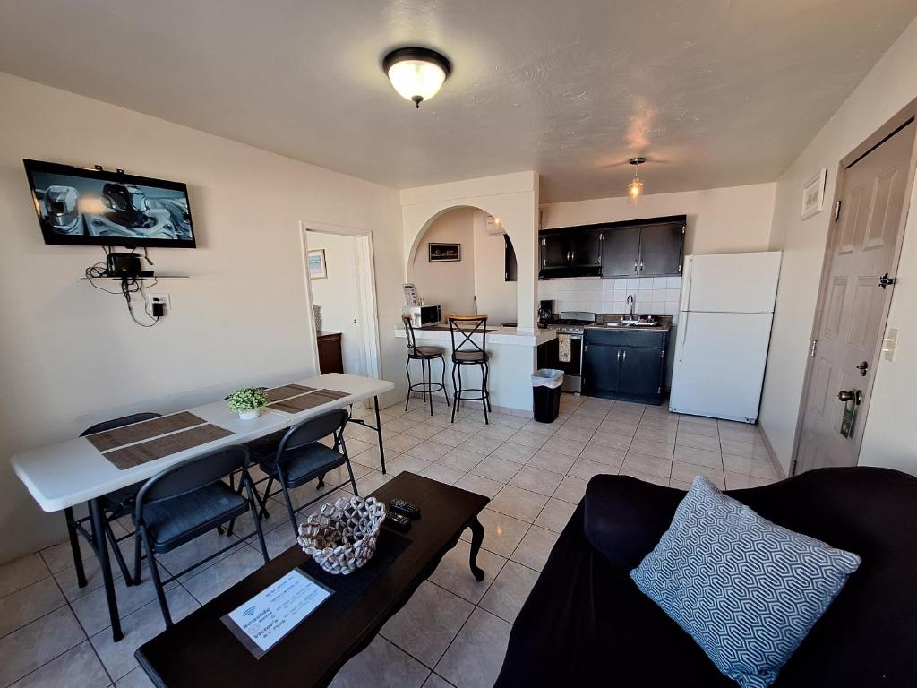#55 Suite Bungalow Seaside Hotel & Victors RV Park - 5