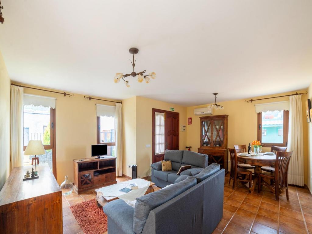 Villa in Tenerife with Pool and Sea Views - 2