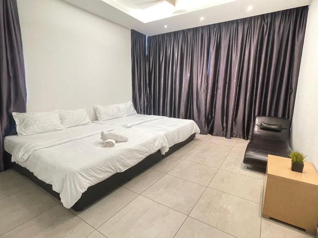 Stylish Pool View at Atlantis, Malakka