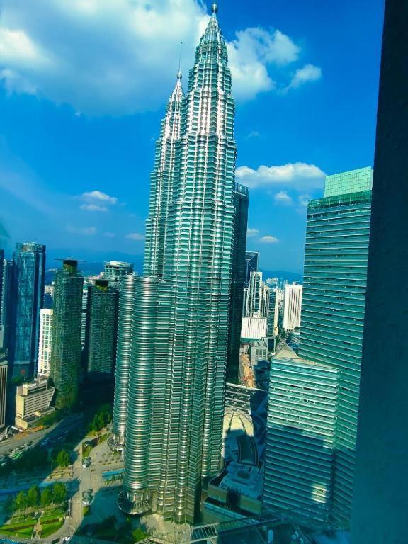 Sky Suites KLCC Homestay by Family Room, Kuala Lumpur
