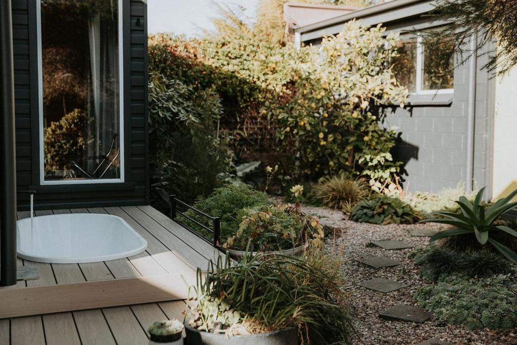 Tea Tree on Tasman - Central Serenity with Gardens, Bicheno