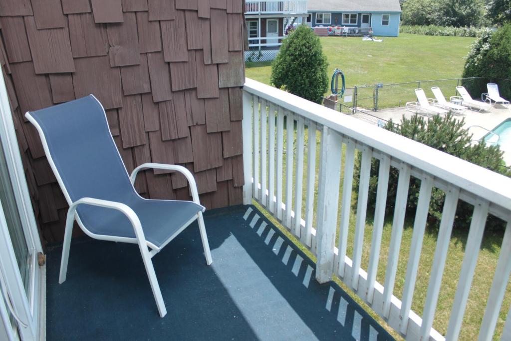 Inn Between the Beaches & Villager photo