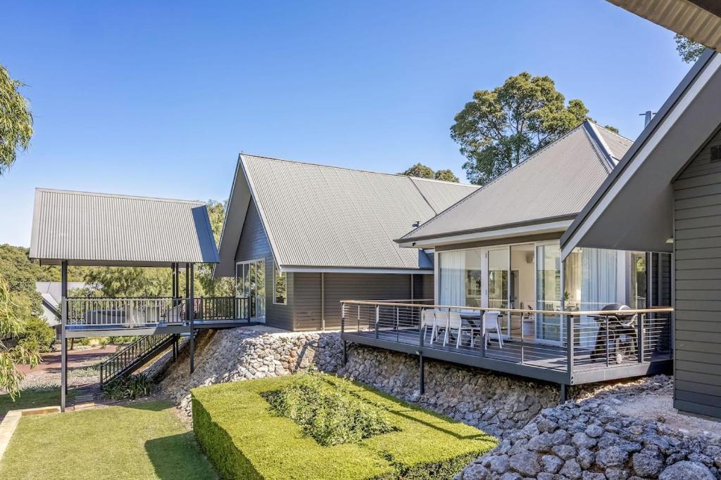 Sundance - Villa 2 Luxury Home, Yallingup