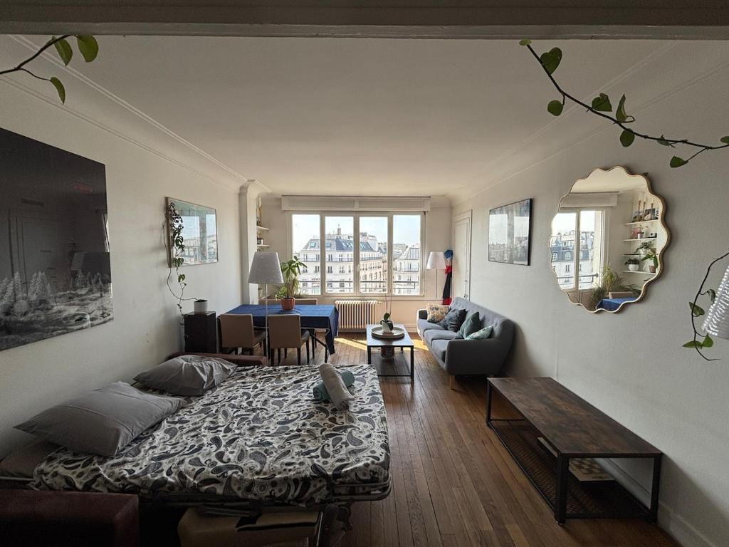 Parisian apartment with a view - 2