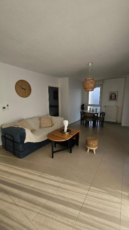 Charming 1 Bedroom Apartment with terrace air conditioning and private parking - 2