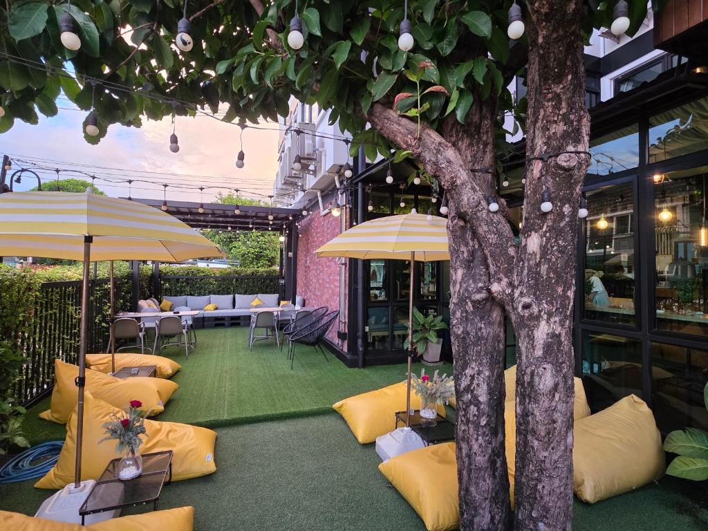 Garden, Wayha Hostel Don Mueang Airport in Bangkok