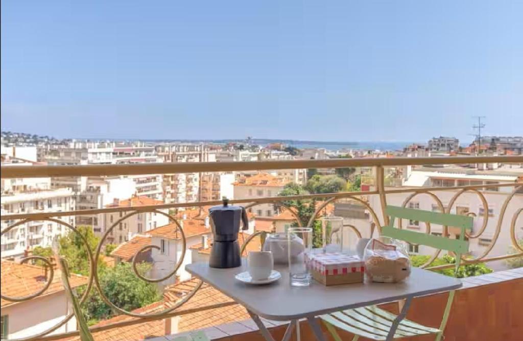 LE ROCHER avec terrasse et vue mer, près du centre-ville - 2