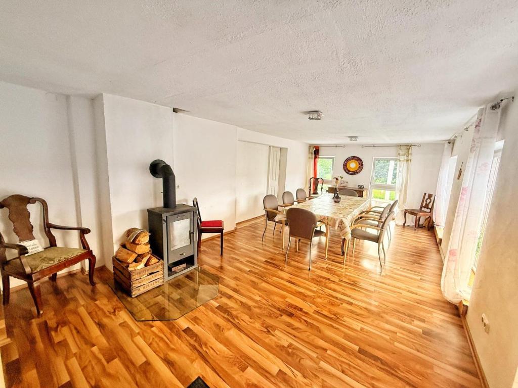 Wohnung 6 und 7, Burghaslach