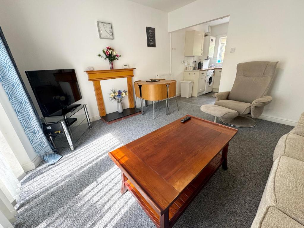 Family Bungalow, Telford photo 2