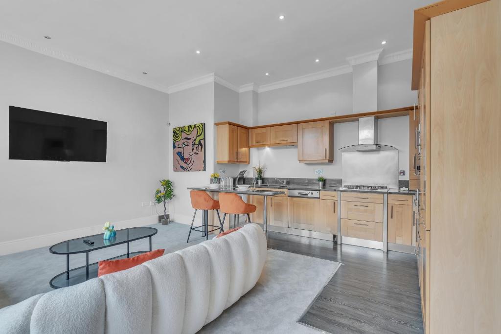 Charming Mill Hill Retreat with Free Parking, Mill Hill