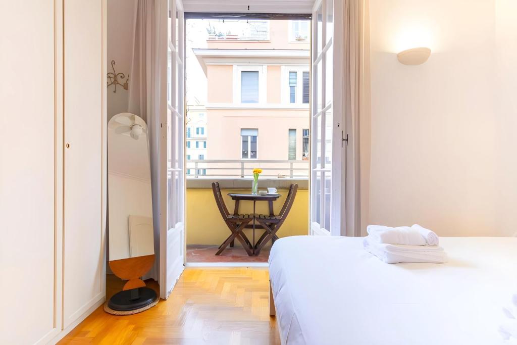 Elegantis Solinda Suite Apartment with Private Terrace - Steps from Metro, Tram & Bus to Rome's Historic Center, Rom