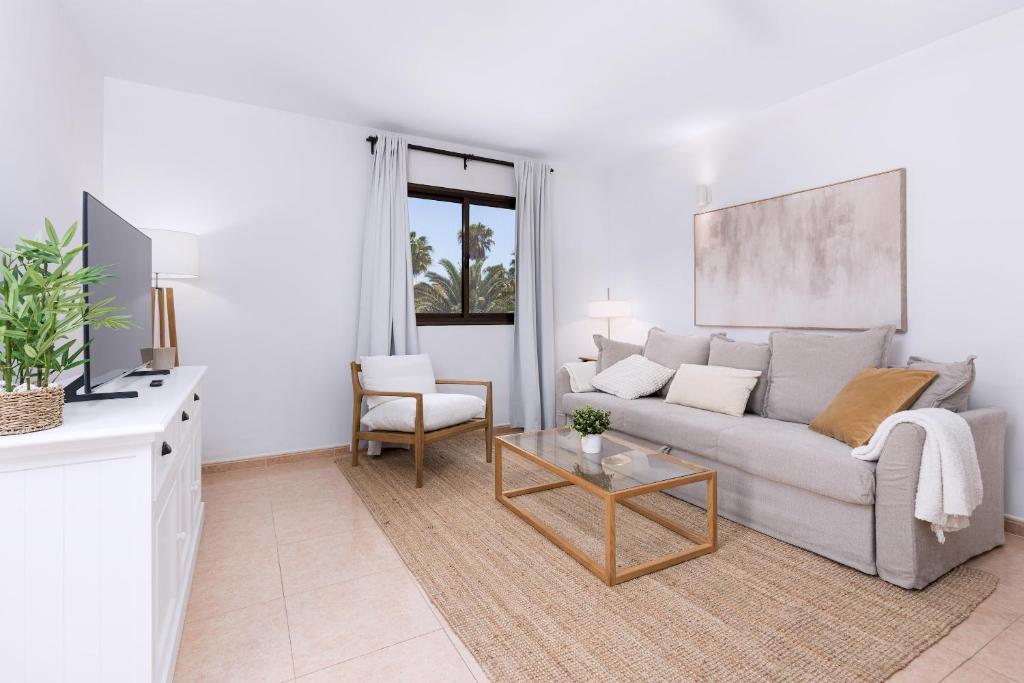 Home2Book Serene Stylish Stay in Corralejo Pool - 2